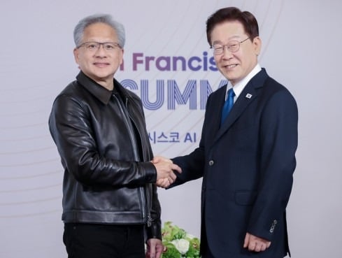Nvidia, SK Group launch USD 500B AI data centers initiative in Korea Nvidia and South Korea's SK Group have announced a more than USD 500 billion AI initiative spanning large-scale data centers and next-generation memory. The plan includes a 2-gigawatt AI data center from SK Telecom powered by Nvidia's Vera Rubin chips and SK Hynix's HBM4 memory, with the first facility expected online in 2027.