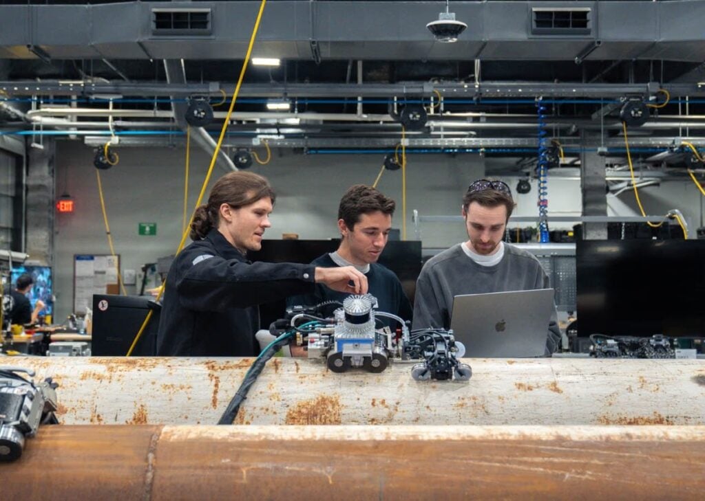 UAE beats US, China in practical AI use, says Gecko Robotics CEO While the U.S. and China battle over AI model development, the UAE is quietly winning the race for real-world deployment of robotics and AI across critical industries, according to Gecko Robotics CEO Jake Loosararian.